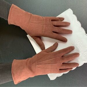 Stetson dark brown cloth gloves.